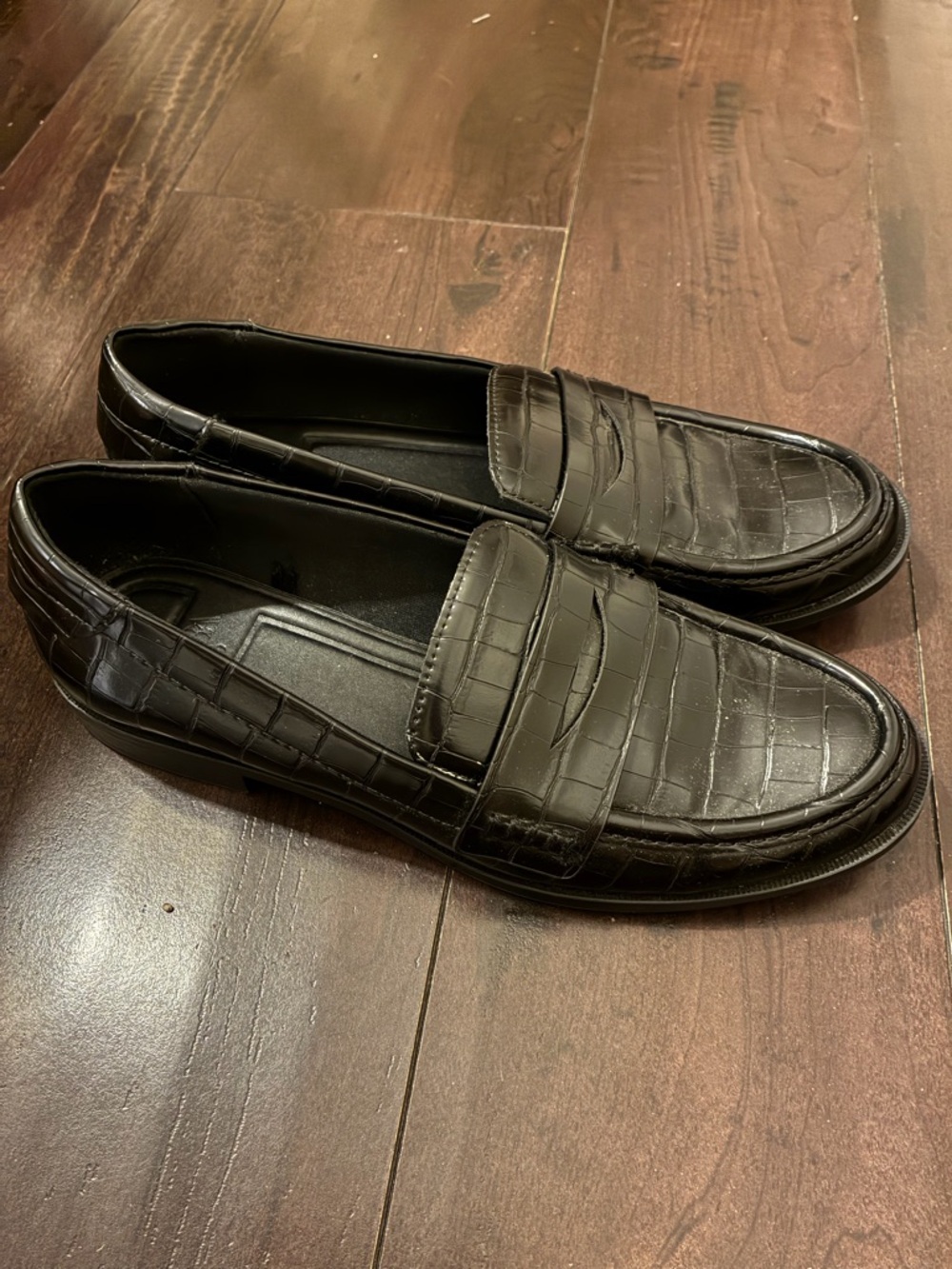 Zara Women’s Black Croc-Embossed Slip-On Loafers - Picture 6 of 6